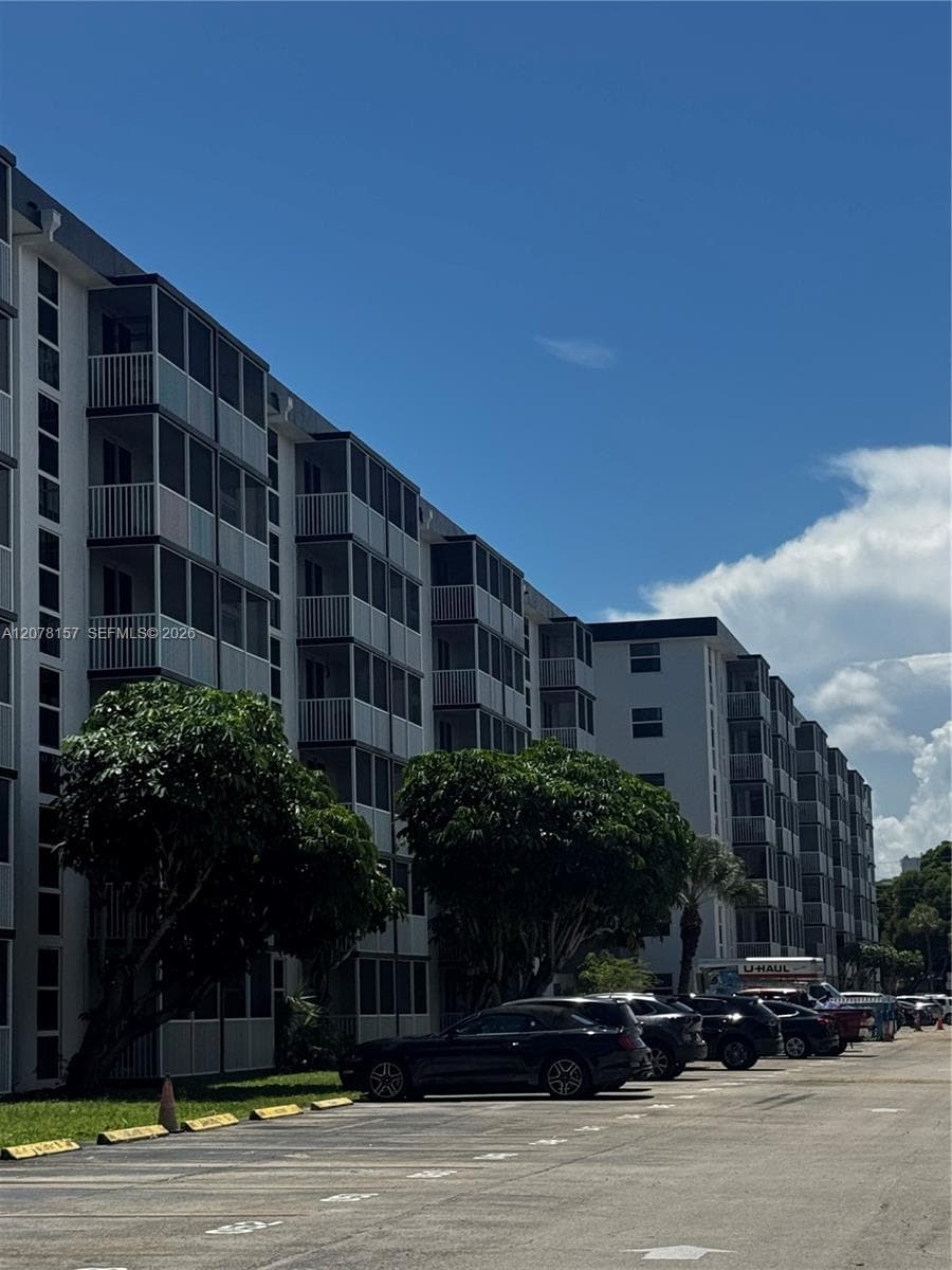 WOODSIDE APTS CONDO · #B402 in North Miami Beach - Photo 1