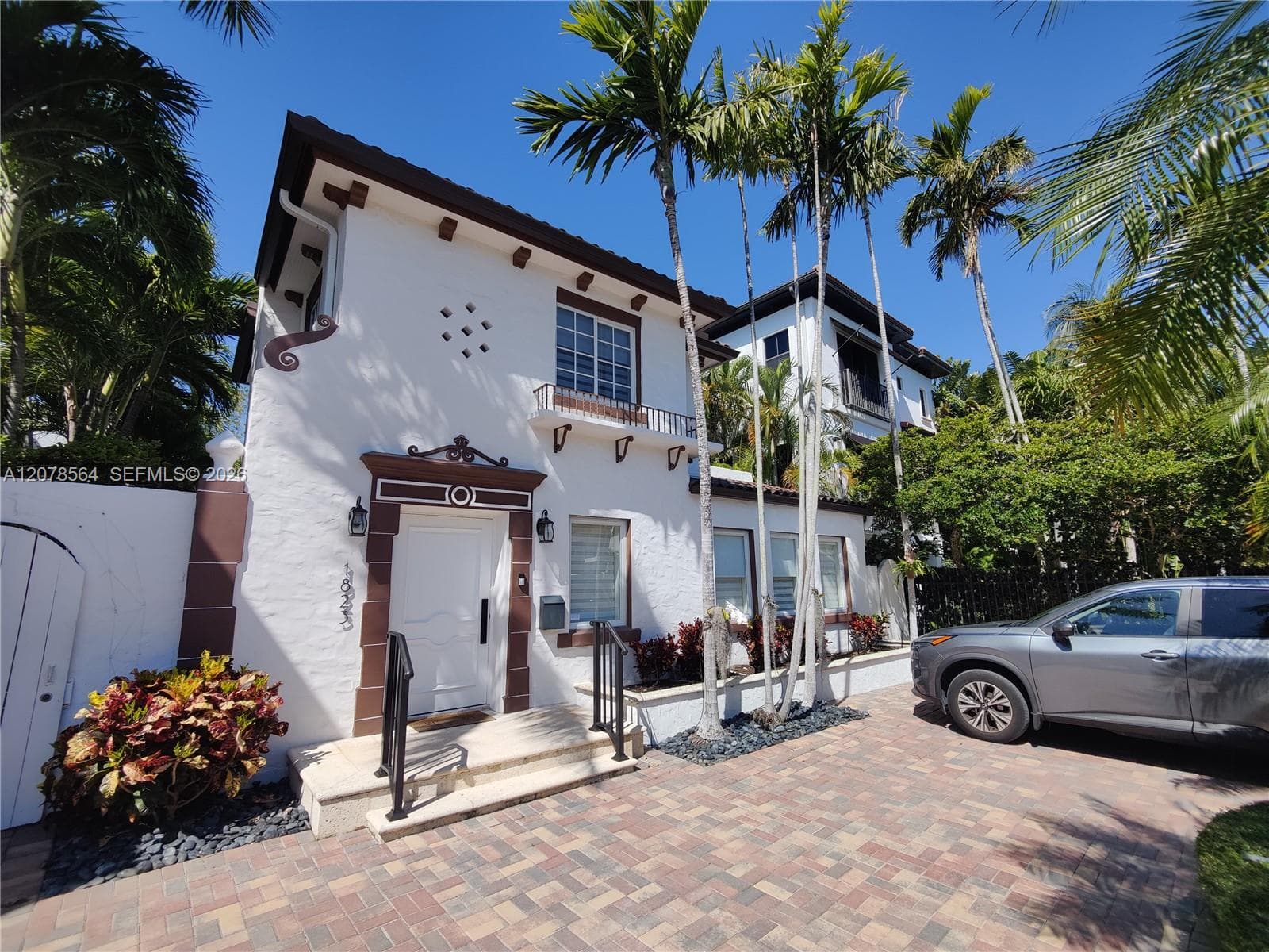 1823 S Bayshore Ln photo 1