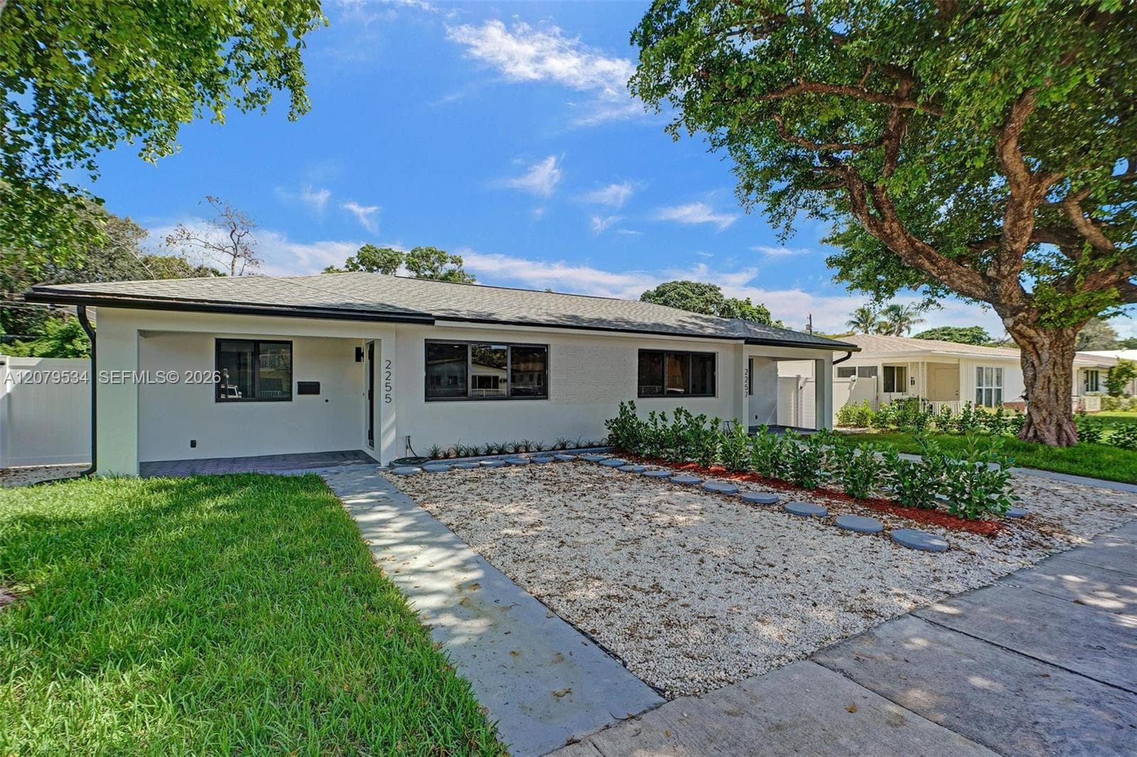 2255 NE 173rd St photo 1