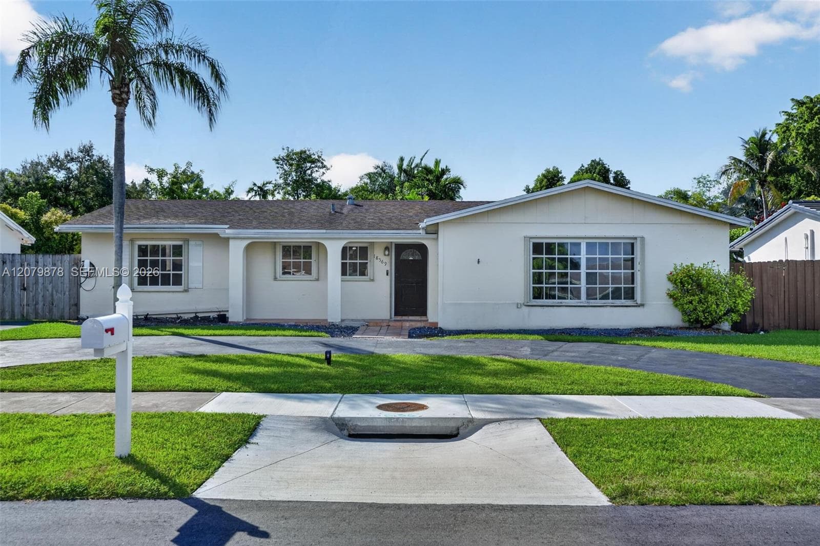18569 SW 89th Pl photo 1