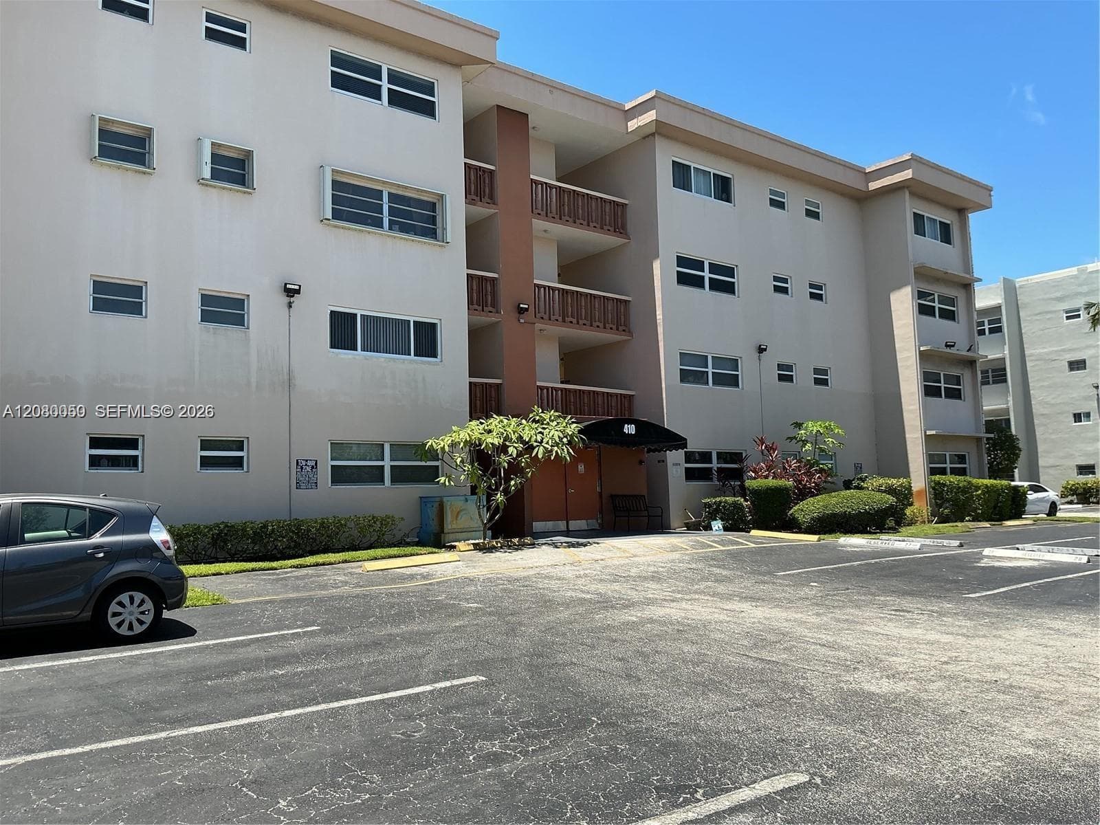 FOURTH GULFSTREAM GARDEN · #318 in Hallandale Beach - Photo 1