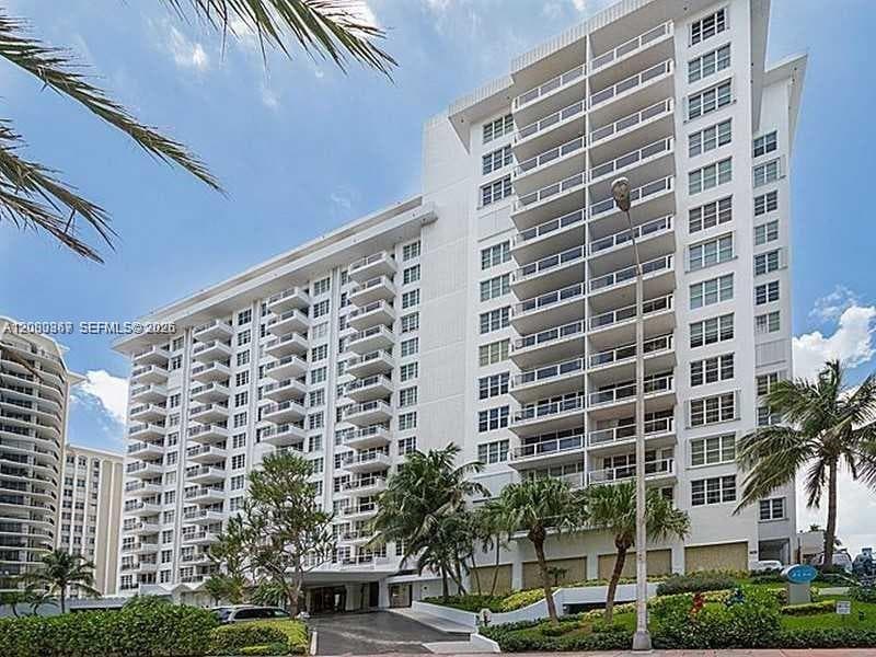 SEACOAST 5700 · #8M in Miami Beach - Photo 1