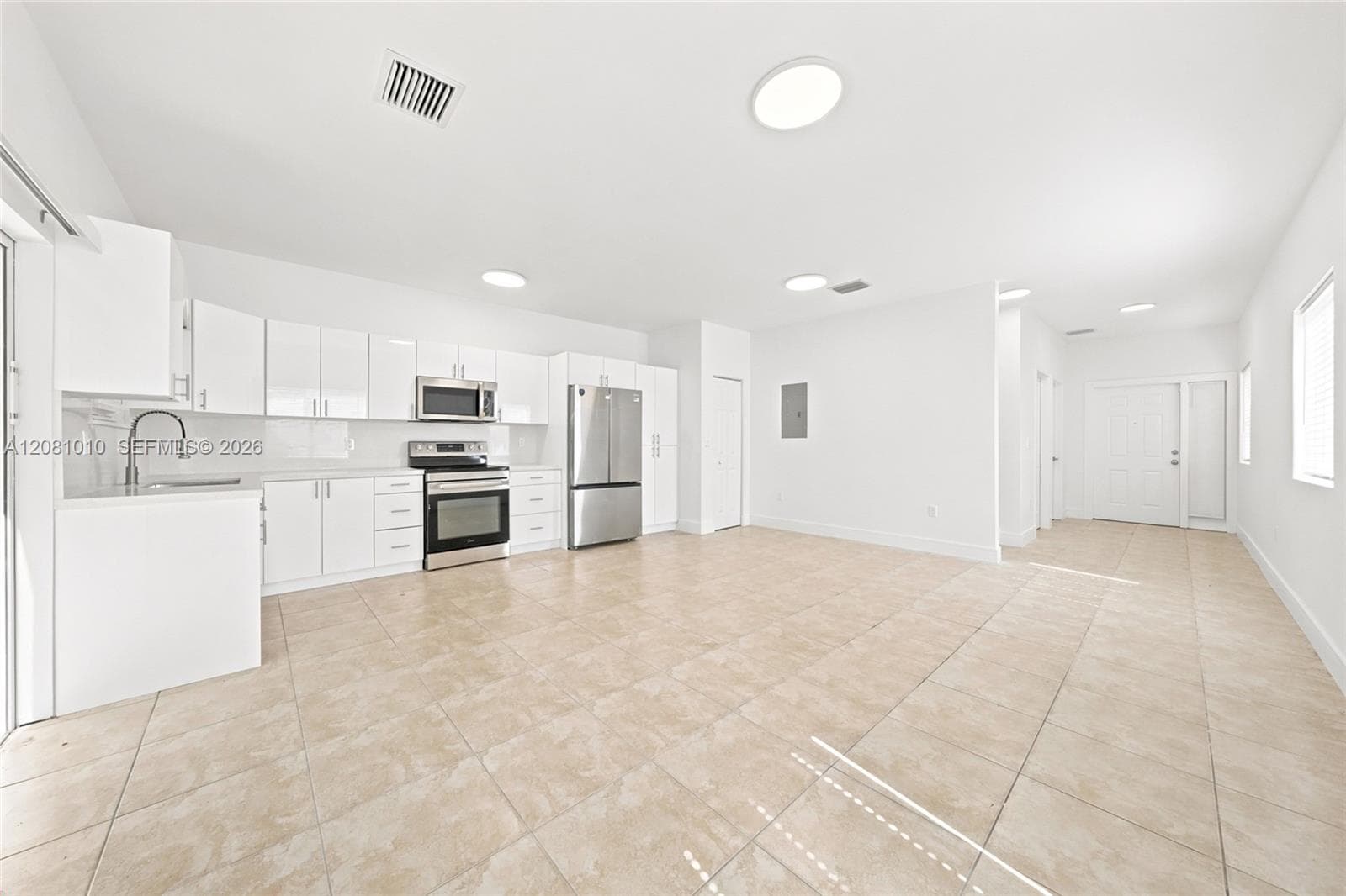 145 NE 60th St photo 1
