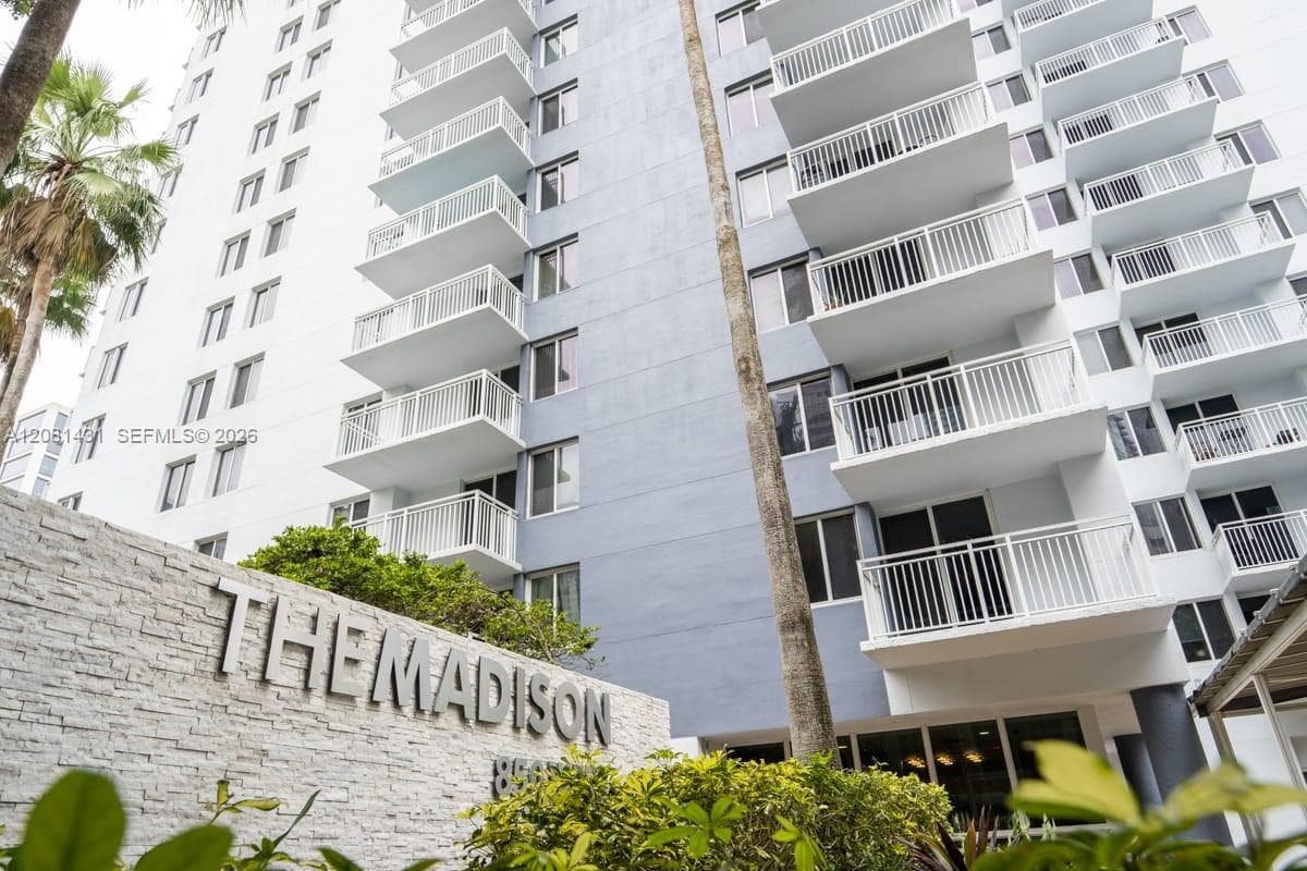 MADISON DOWNTOWN CONDO · #E1602 in Miami - Photo 1