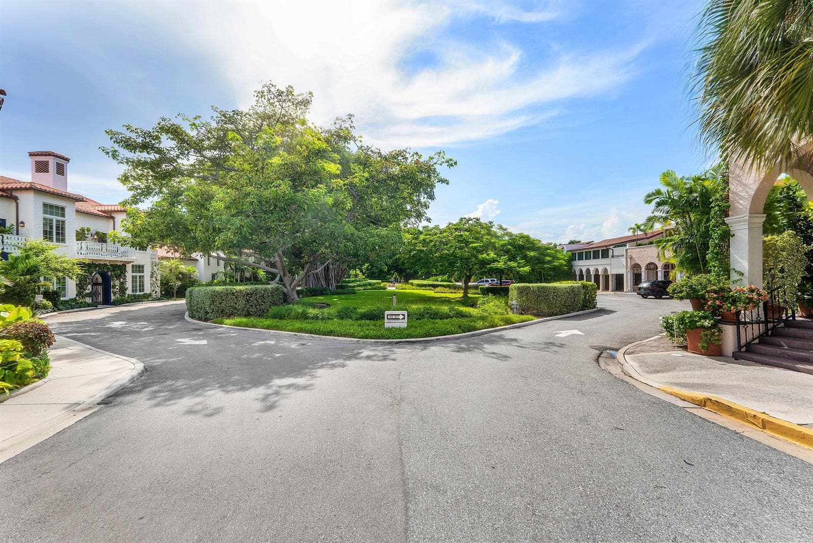 215 Phipps Plaza #2