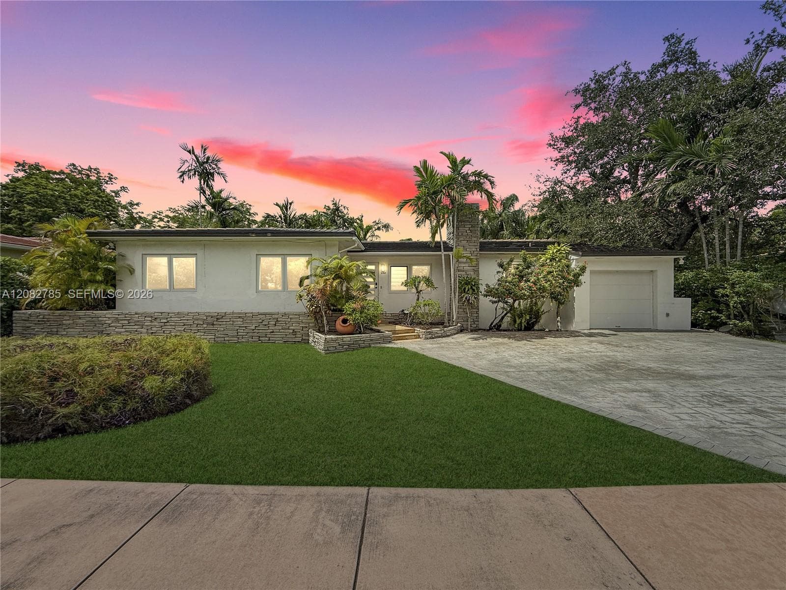 3128 Coconut Grove Dr photo 1