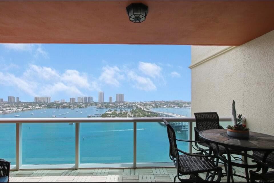 2640 Lake Shore Drive #2311