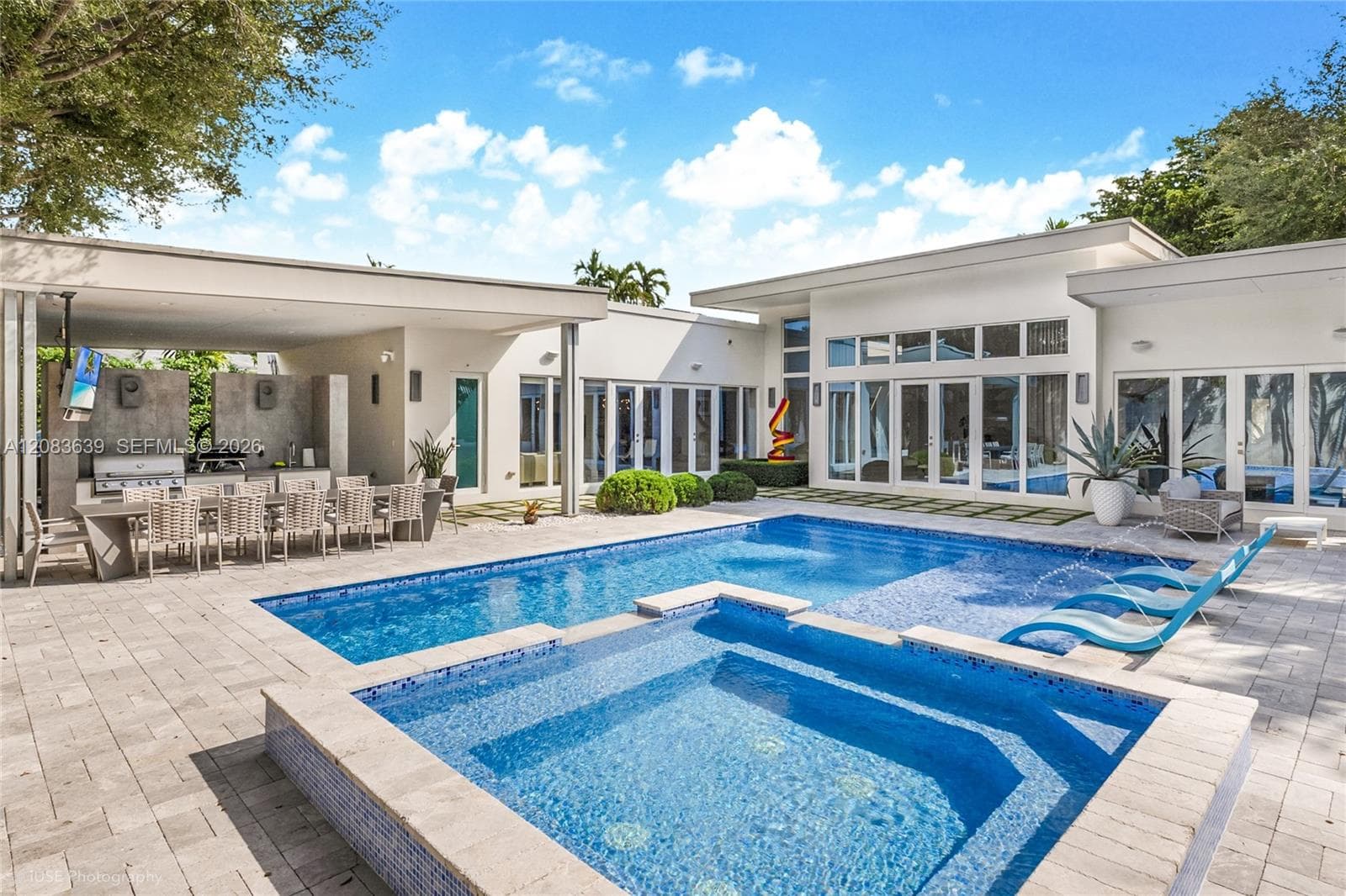 137 W Shore Dr photo 1