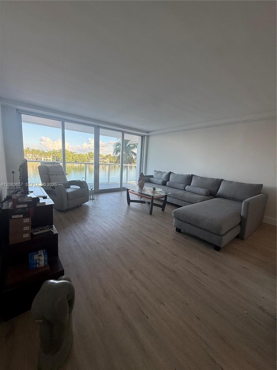 Spacious Living/Dining Room