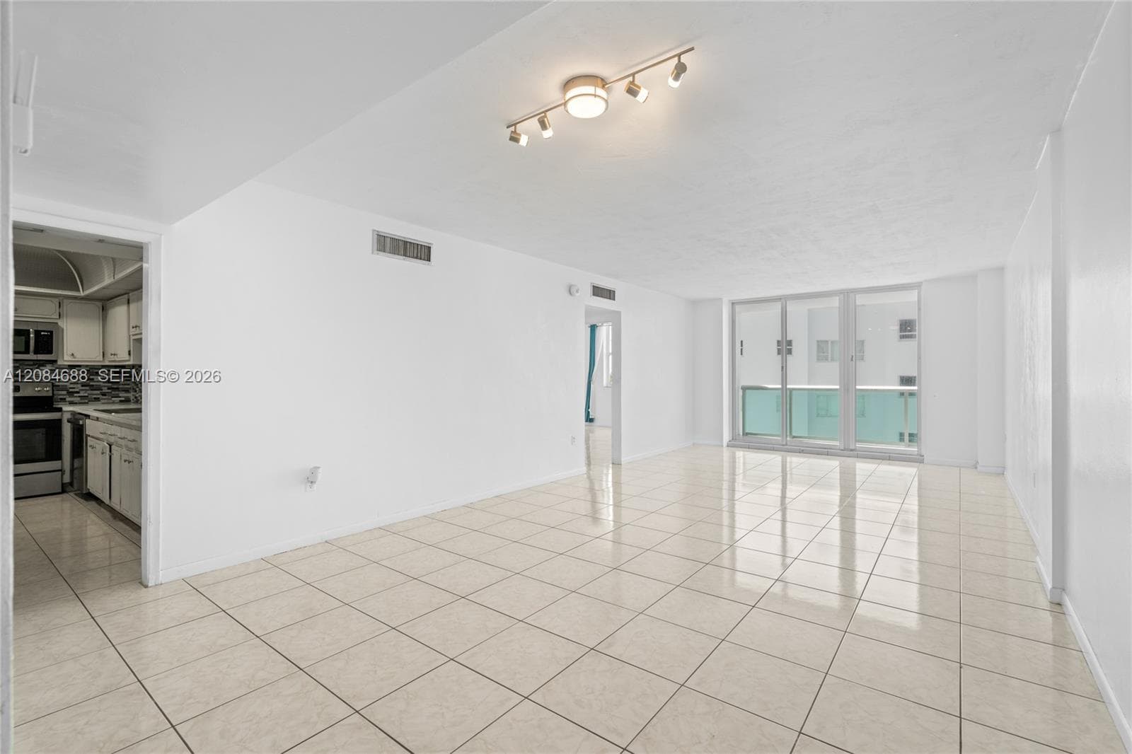 CARRIAGE CLUB SOUTH CONDO · #5E in Miami Beach - Photo 1
