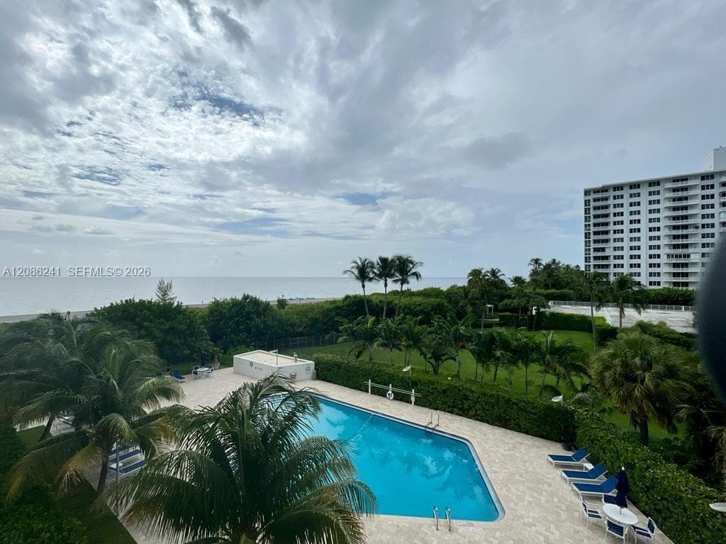 Commodore Club East · #405 in Key Biscayne - Photo 1