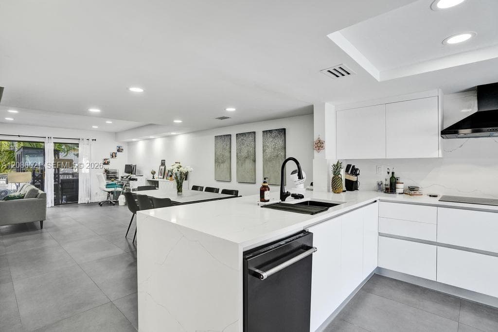 LAKEVIEW TOWNHOUSES CONDO · #77 in North Miami Beach - Photo 1