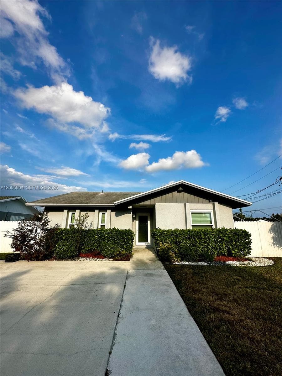 18155 SW 105th Ave photo 1