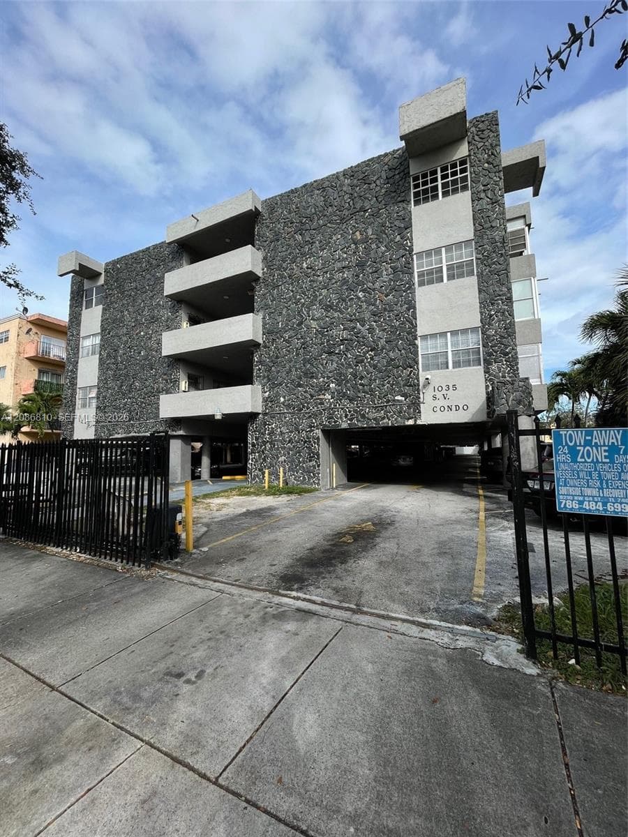 SON VIDA CONDO · #412 in Hialeah - Photo 1