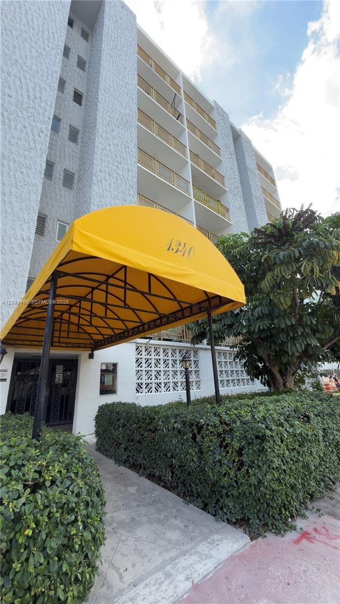 GOLDEN HOUSE CONDO #604