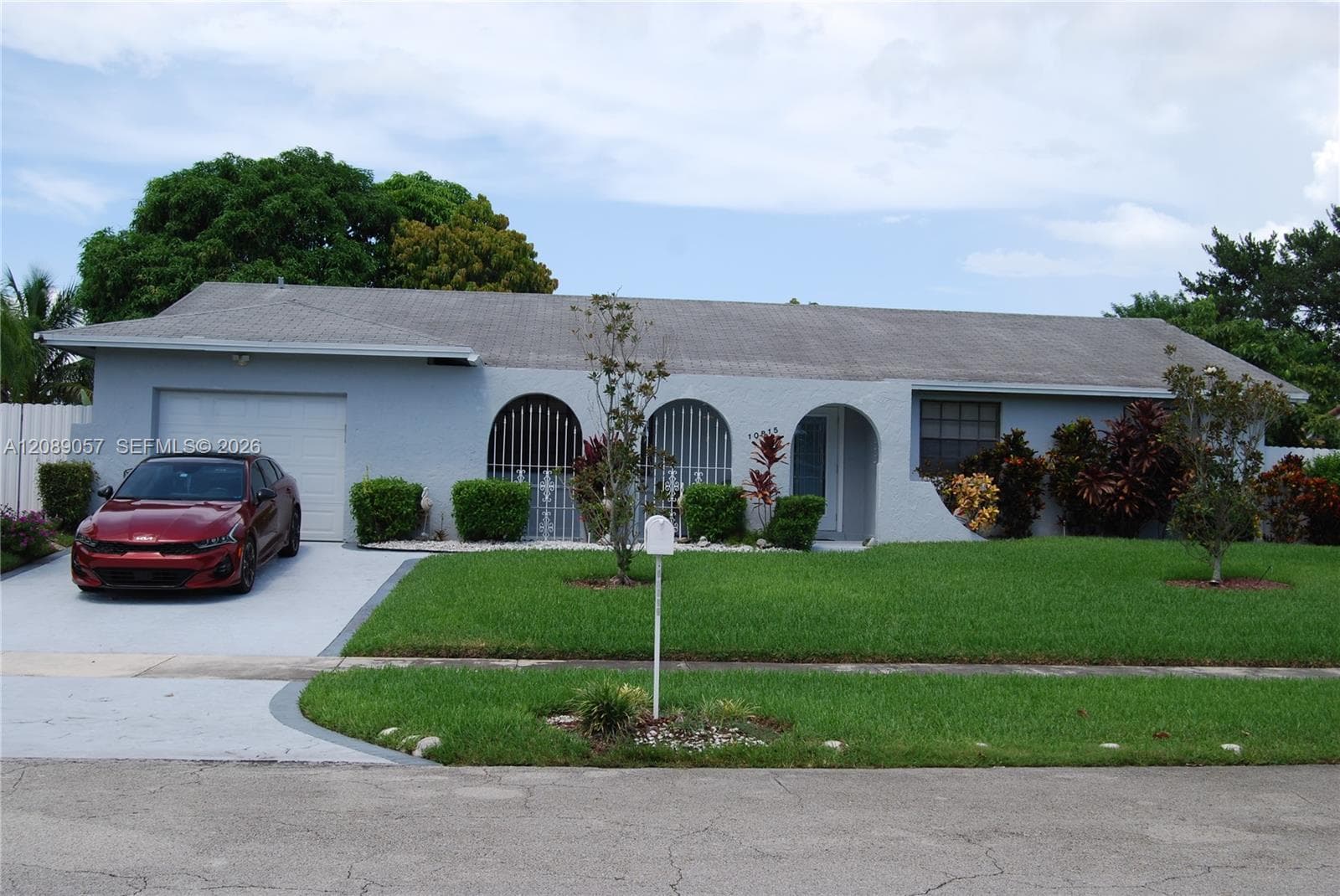 10815 SW 165th Ter photo 1