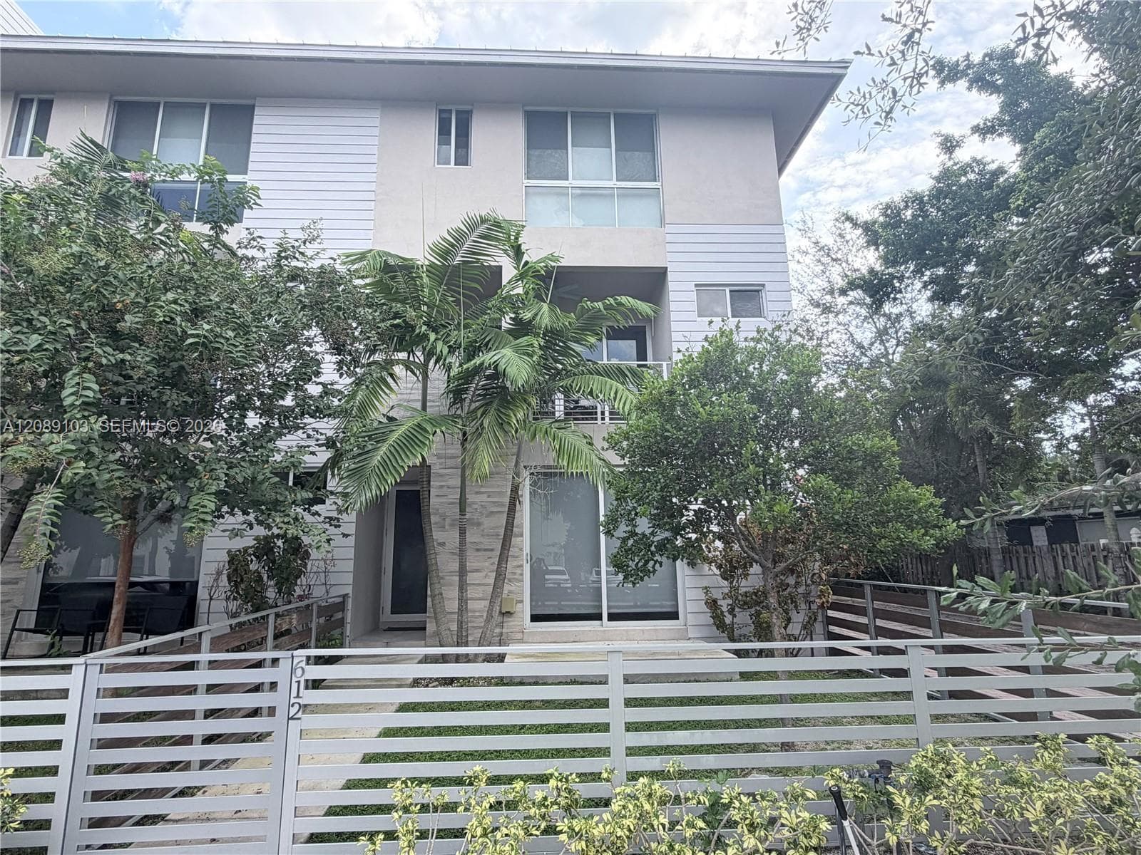 612 NE 12th Ave #612 photo 1