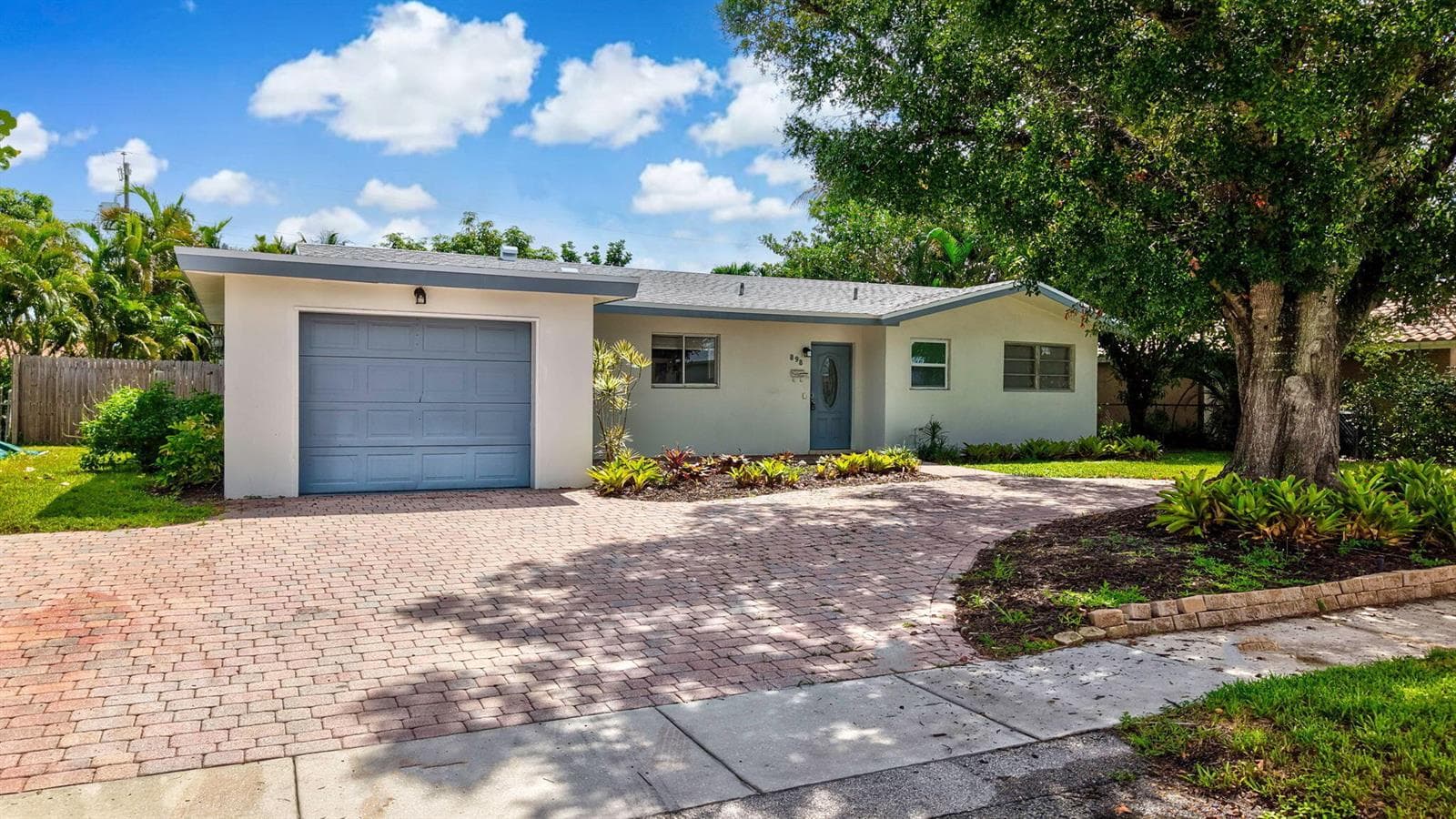 898 Sw 10th Avenue