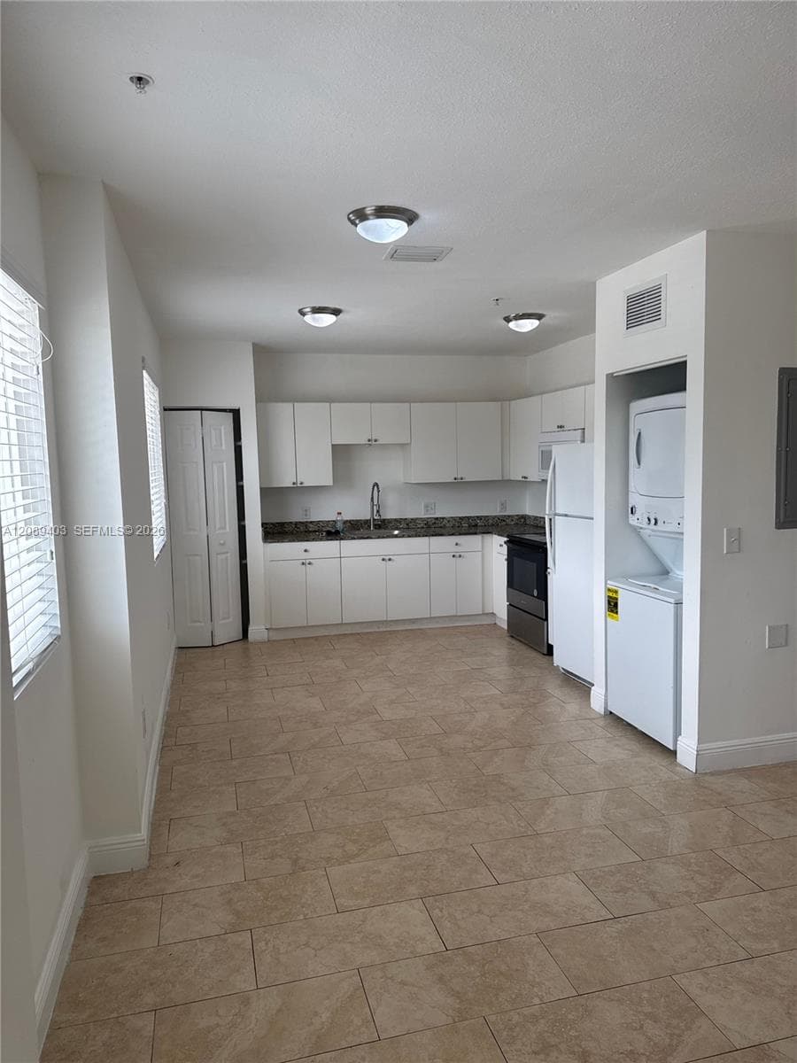 AUSTIN SUB · #C211 in Hialeah - Photo 1