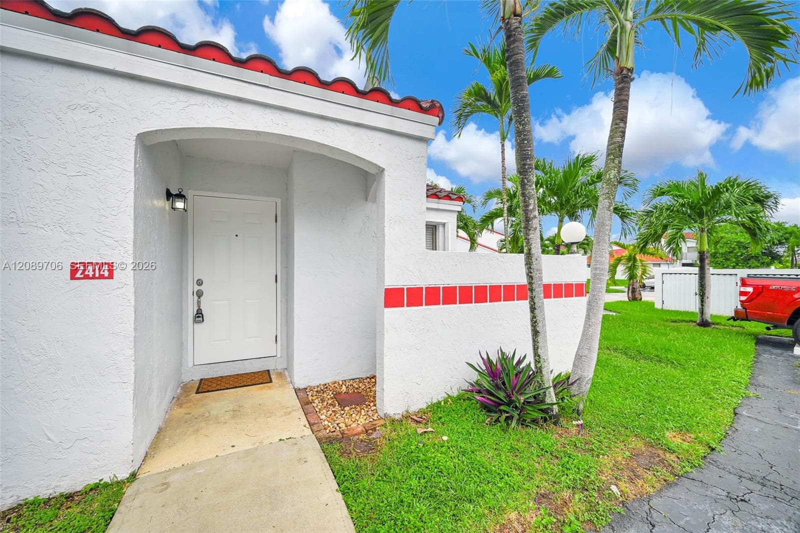 2414 San Remo Cir photo 1