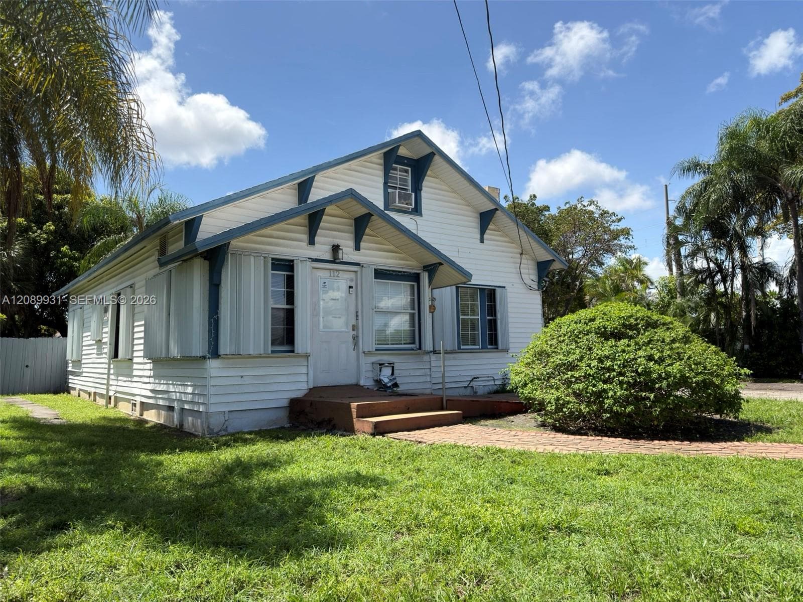 112 SE 3rd St photo 1