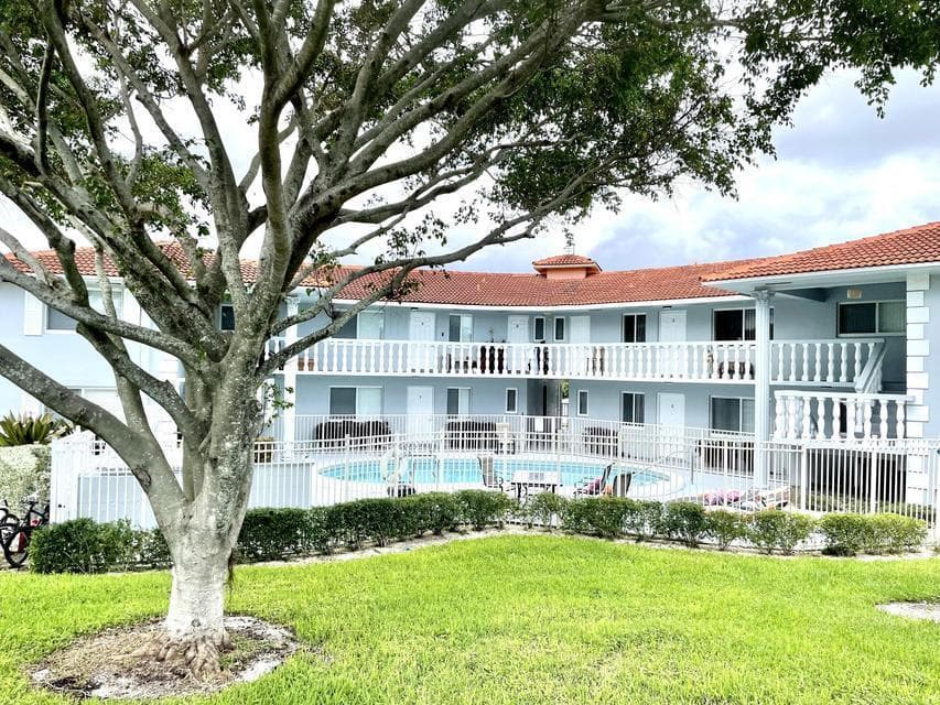 431 W Camino Real #19