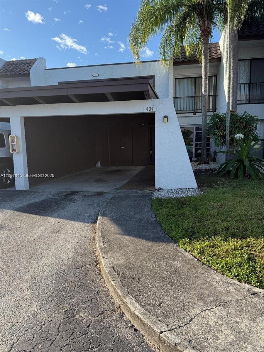 6504 Kendale Lakes Dr #404 photo 1