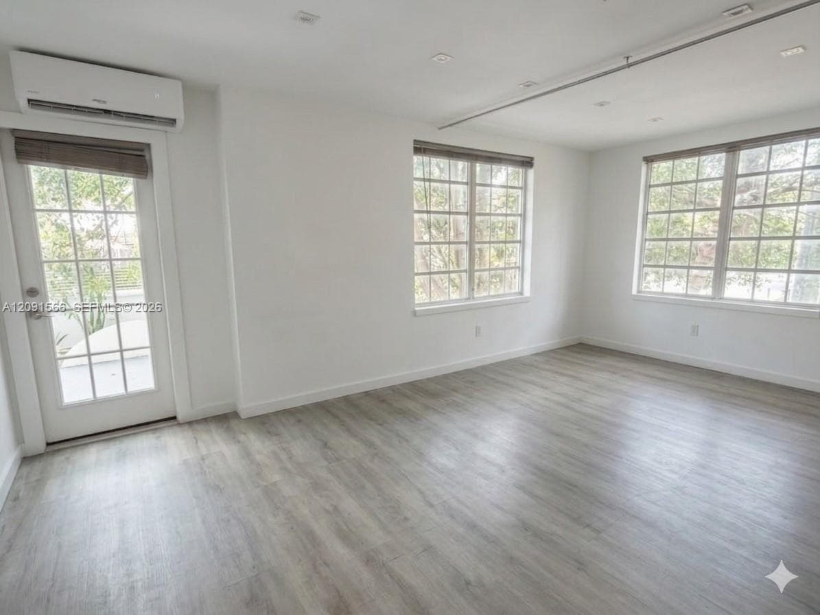 FRIENDLY CORNER CONDO · #932D in Miami Beach - Photo 1