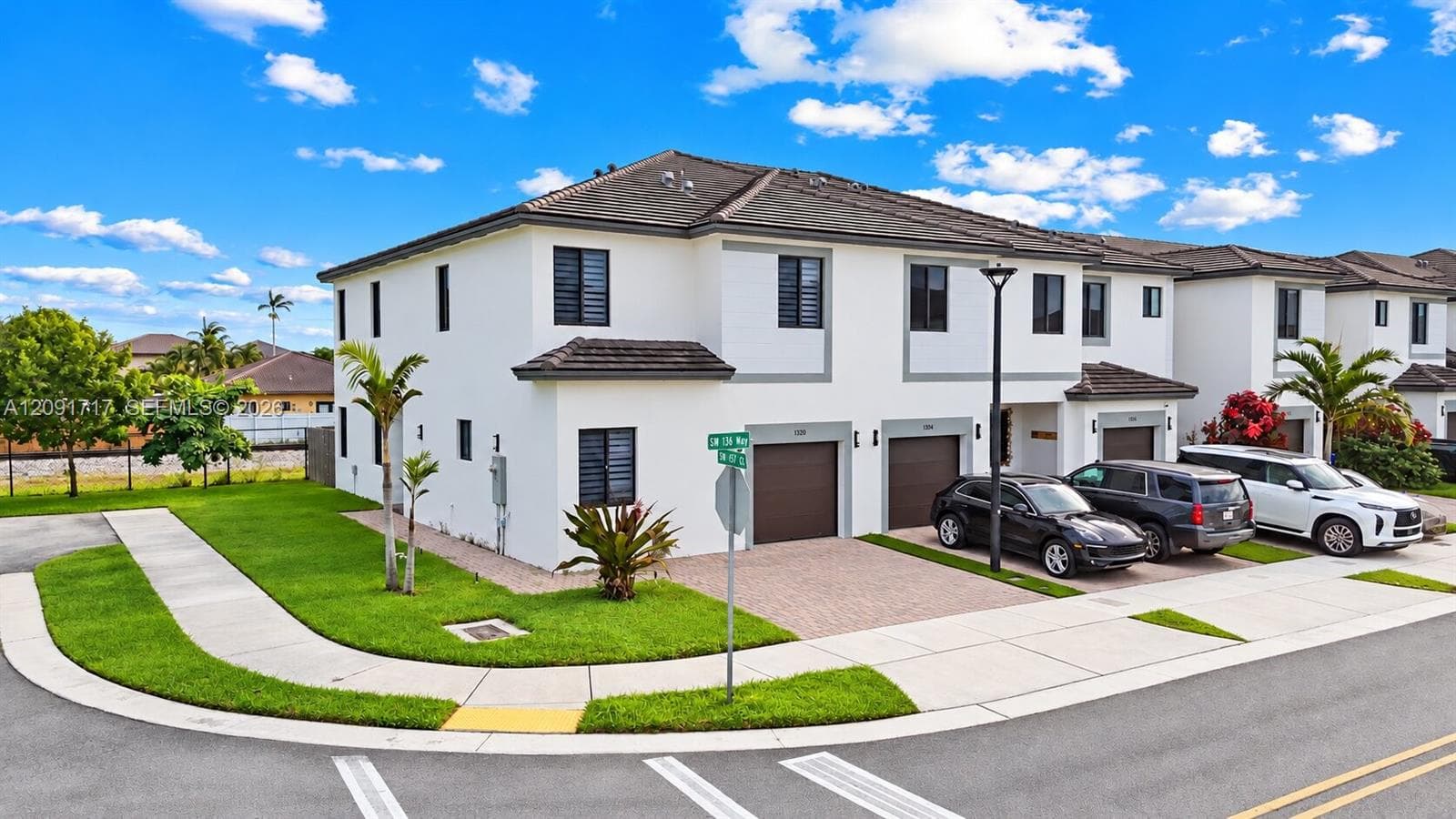 15720 SW 136th Way photo 1