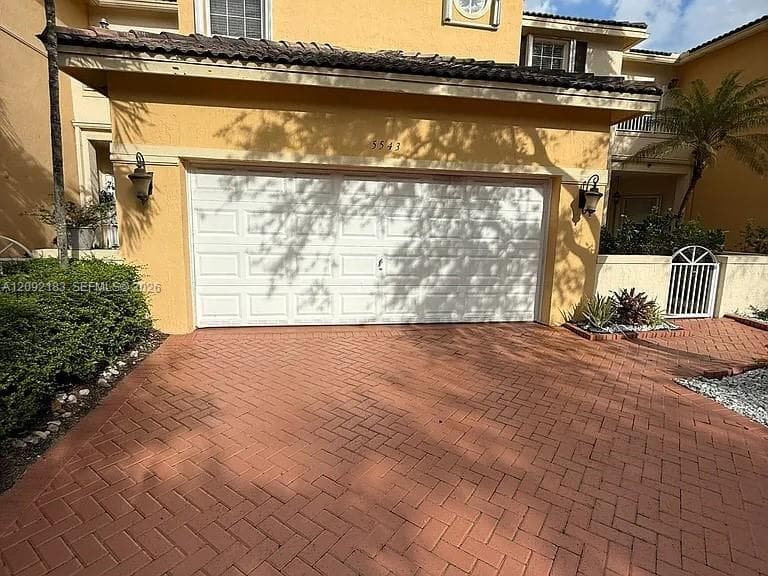 5543 NW 112th Pl #- photo 1