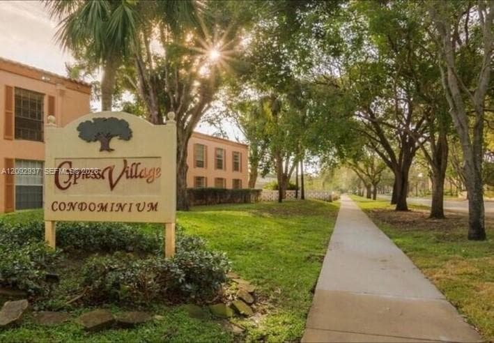 CYPRESS VILLAGE CONDO · #I21 in Miami Lakes - Photo 1