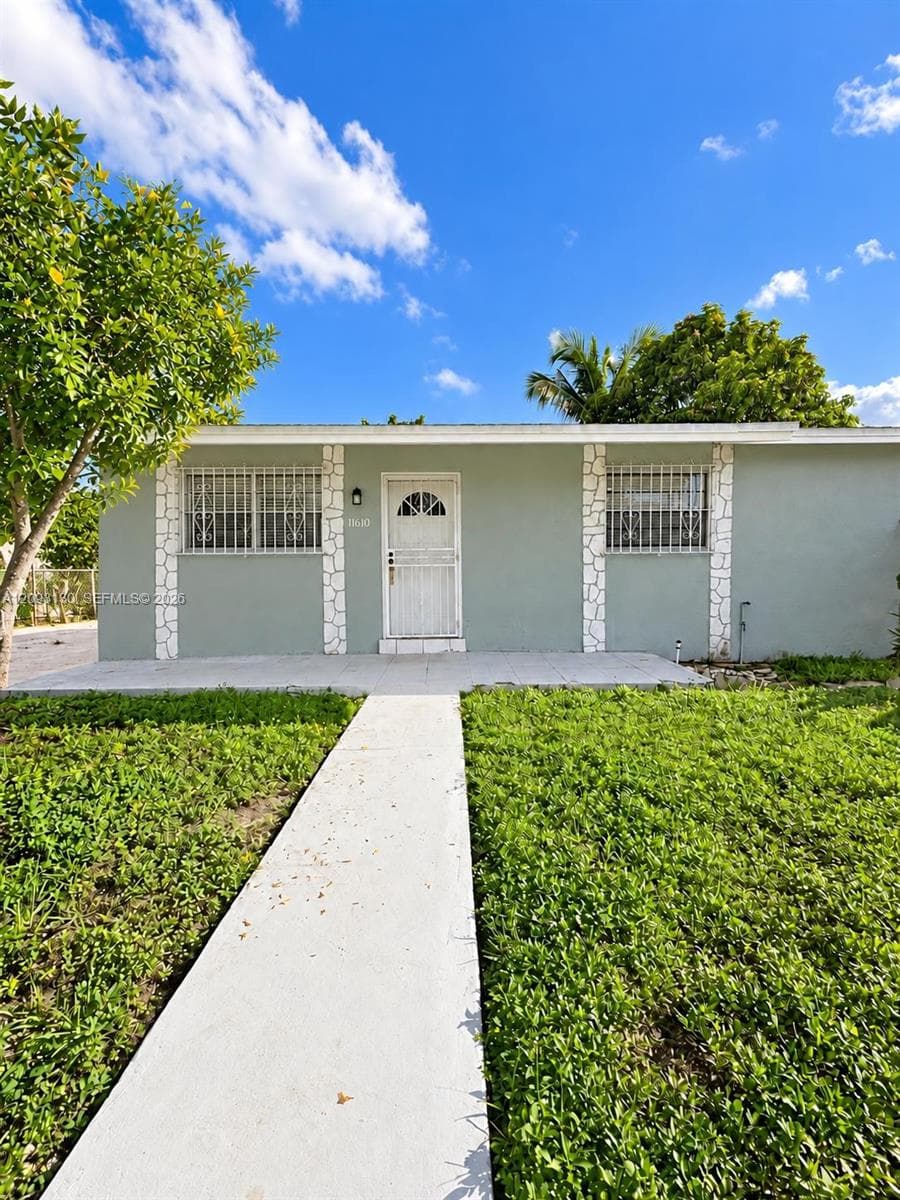 11610 SW 181st St photo 1