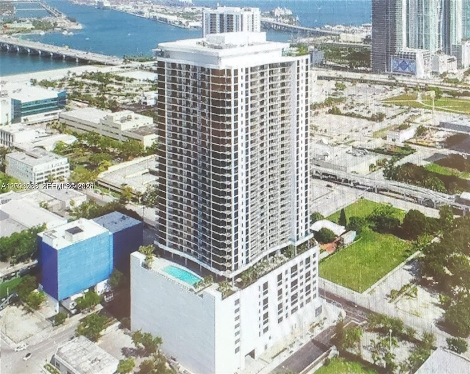 Canvas · #1002 in Miami - Photo 1