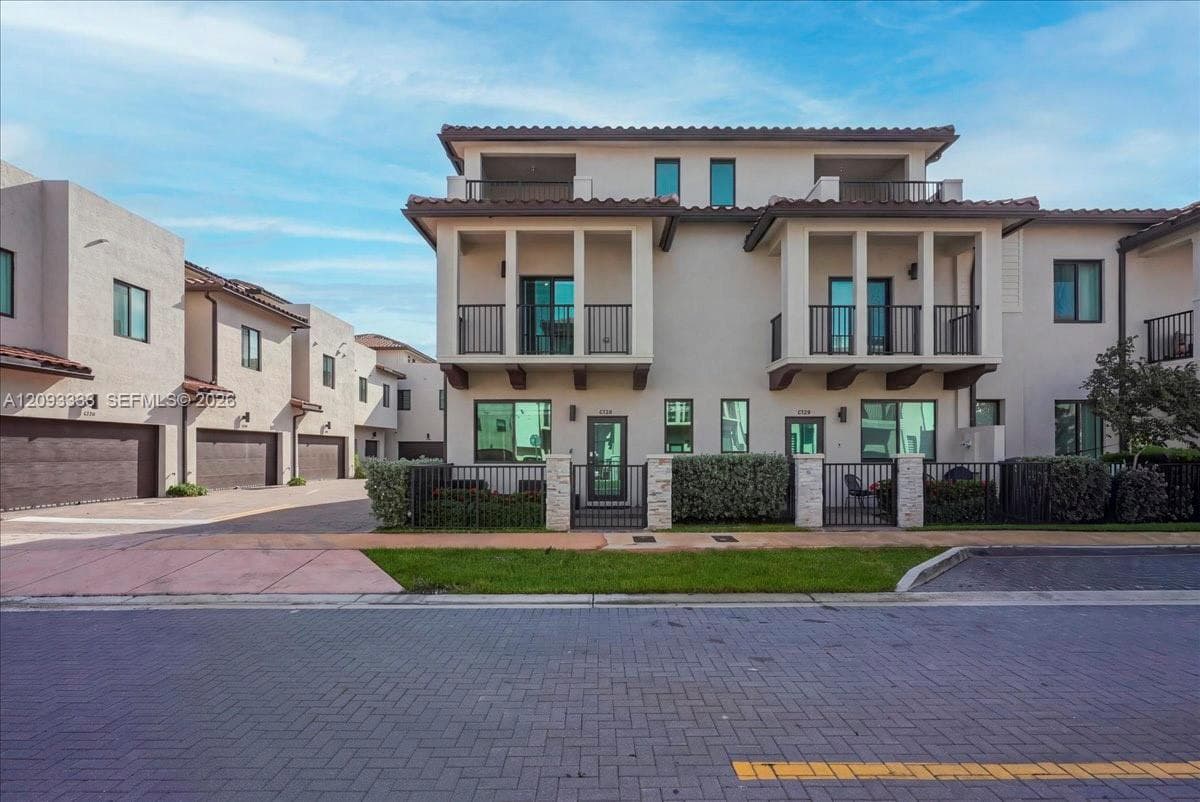 URBANA AT DOWNTOWN DORAL in Doral - Photo 1