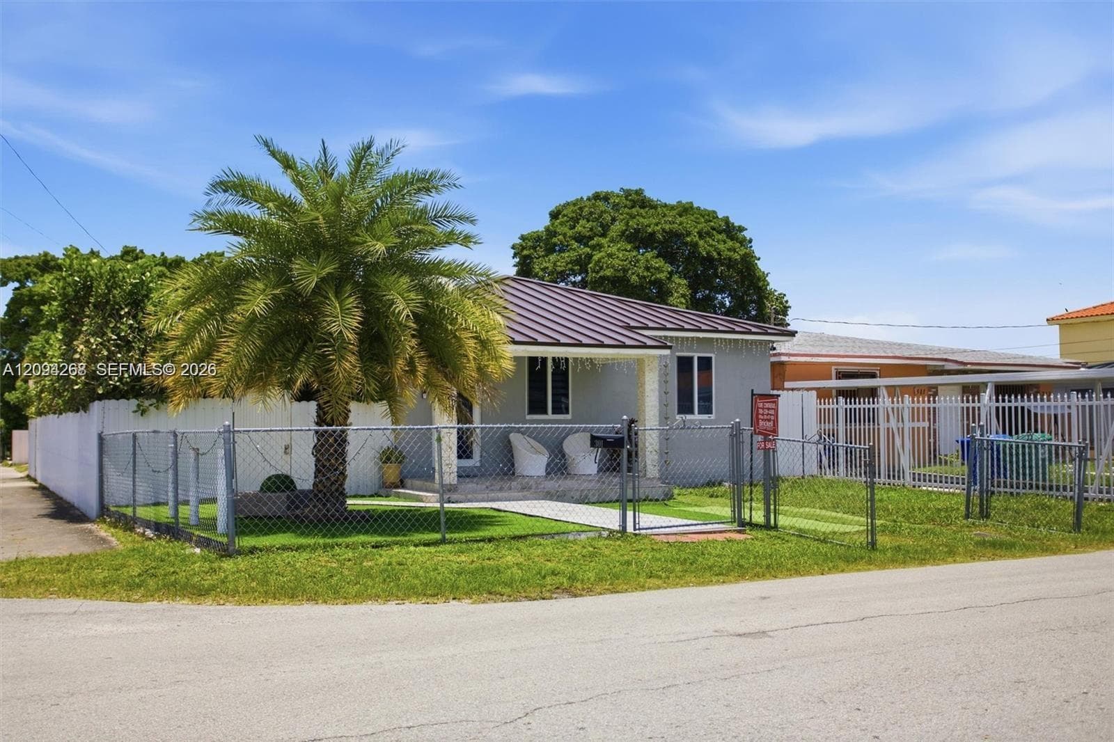 301 SW 36th Ave photo 1