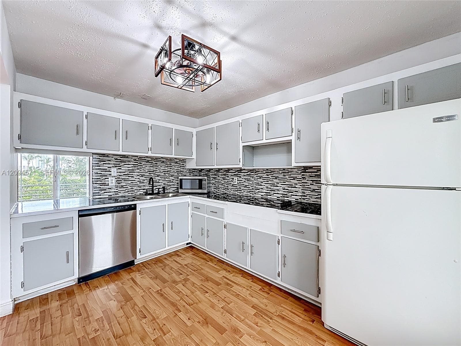 FAIRWAYS ROYALE CONDO · #411 in Hallandale Beach - Photo 1
