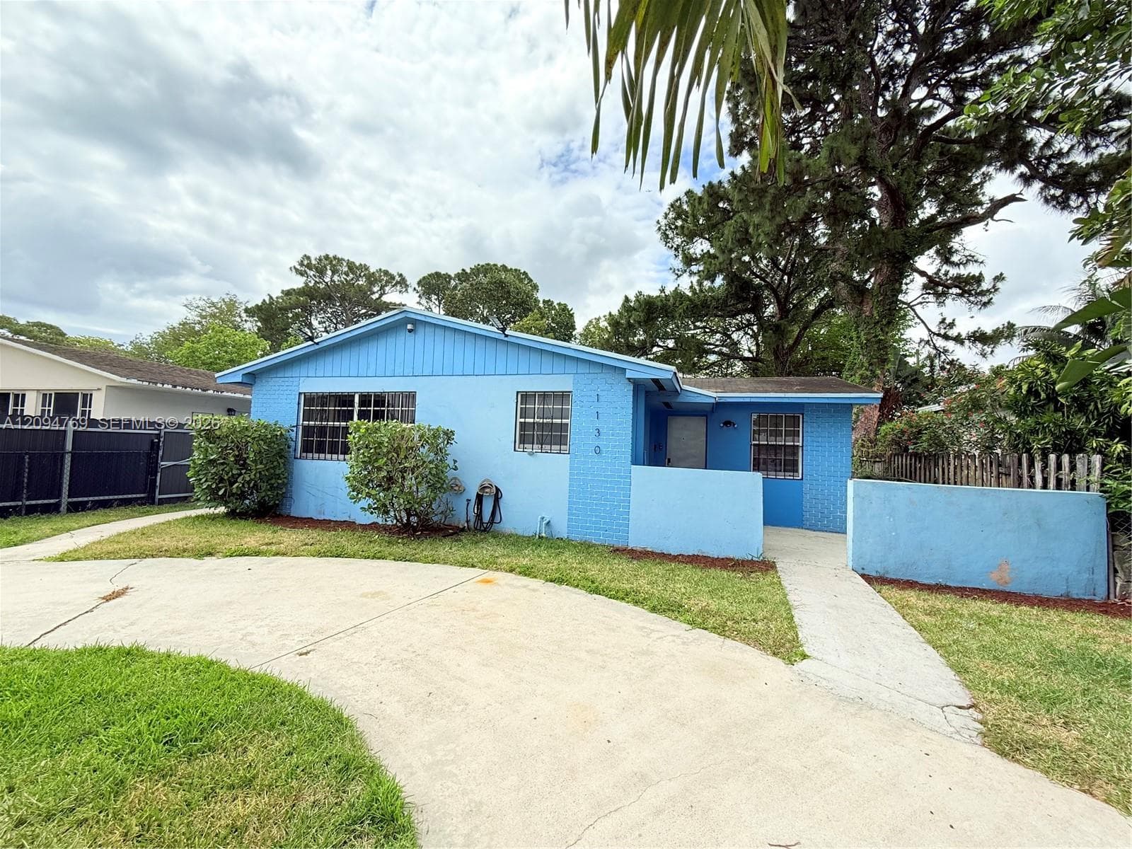 1130 Kasim St photo 1