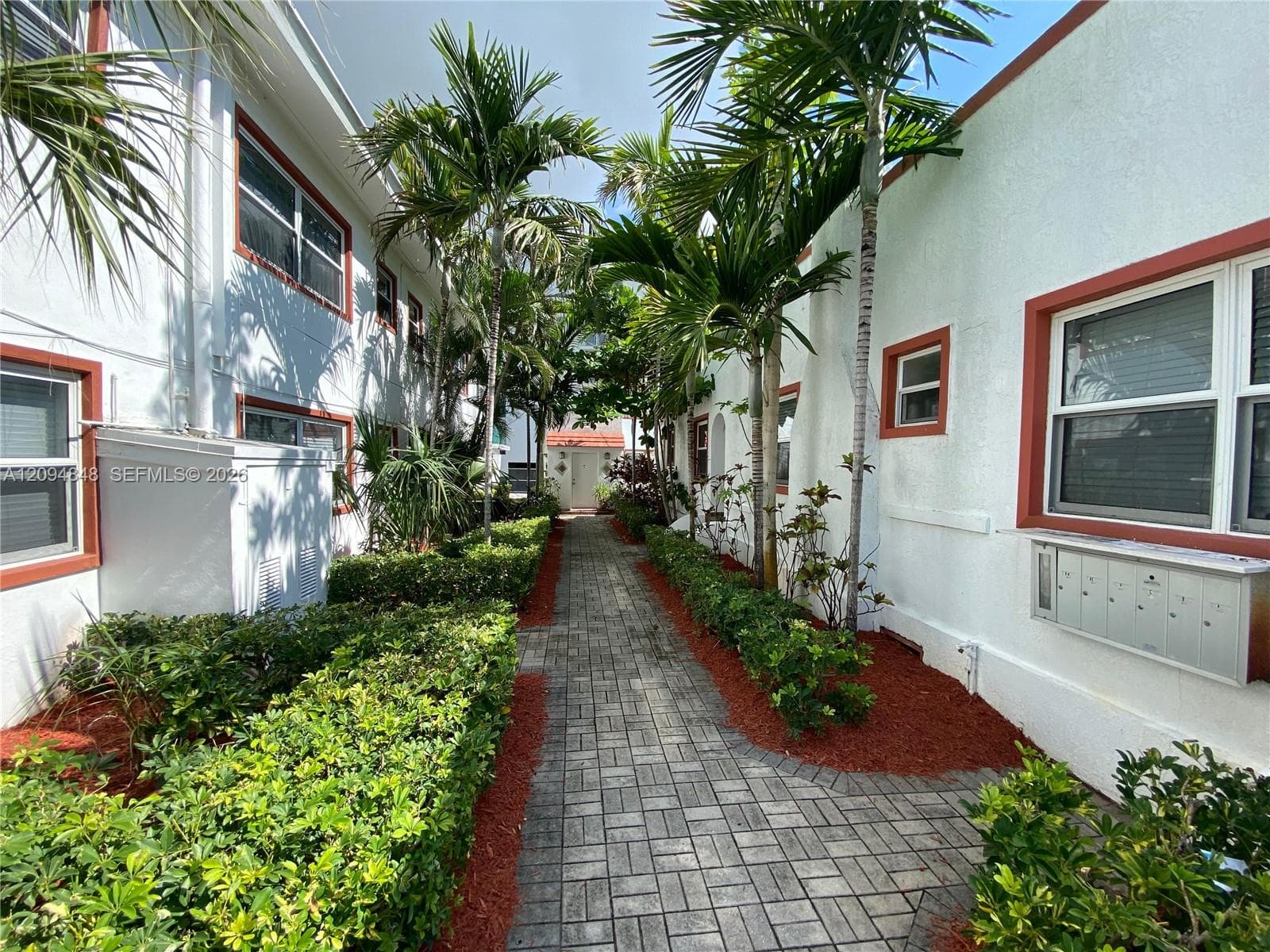 COLEE HAMMOCK · #RE in Fort Lauderdale - Photo 1