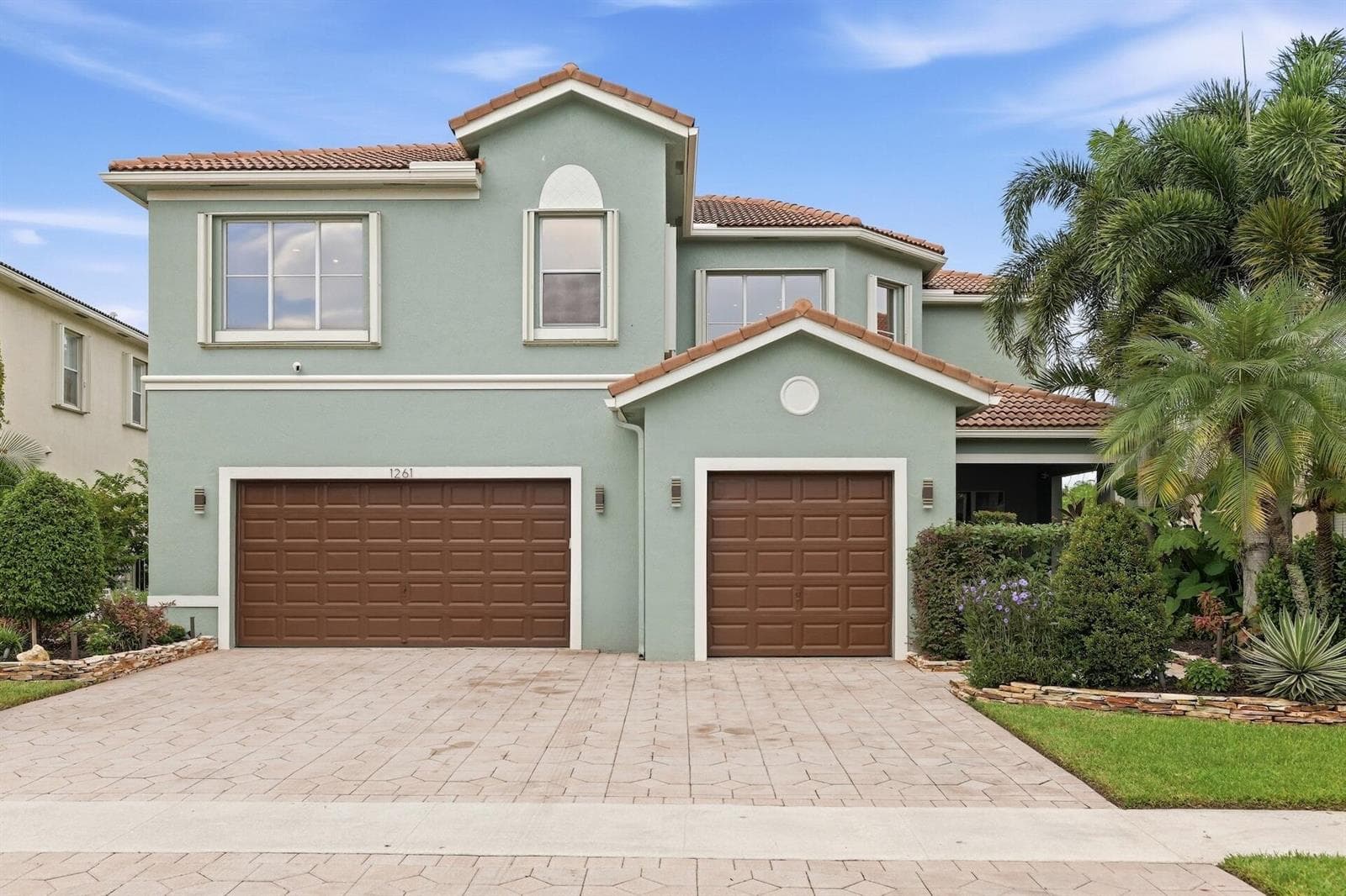 1261 Beacon Circle