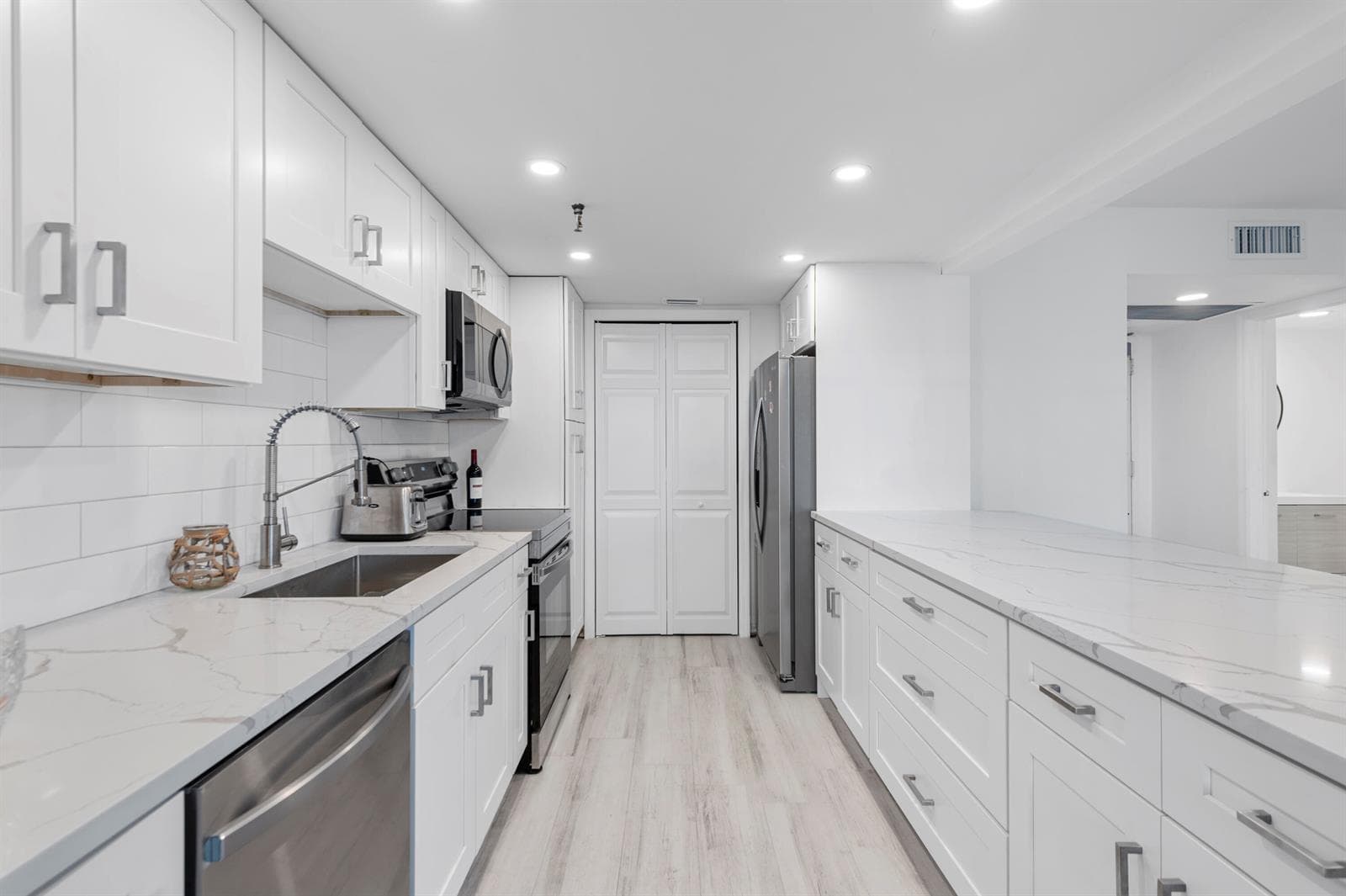859 Jeffery Street #212