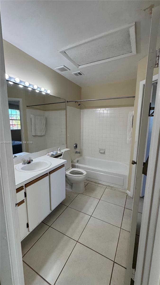 LA HACIENDA COUNTRY CLUB · #H in Hialeah - Photo 1