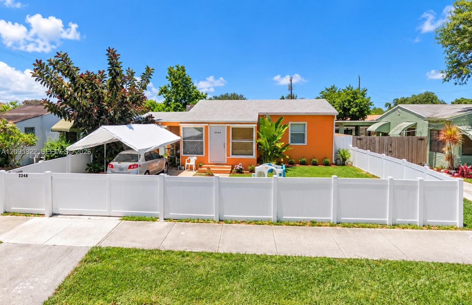 2343 Mckinley St photo 1