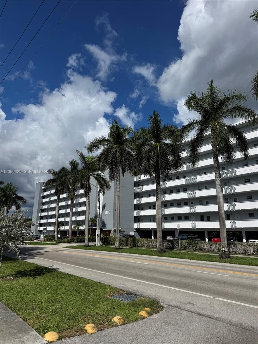 FAIRWAYS ROYALE CONDO · #101 in Hallandale Beach - Photo 1