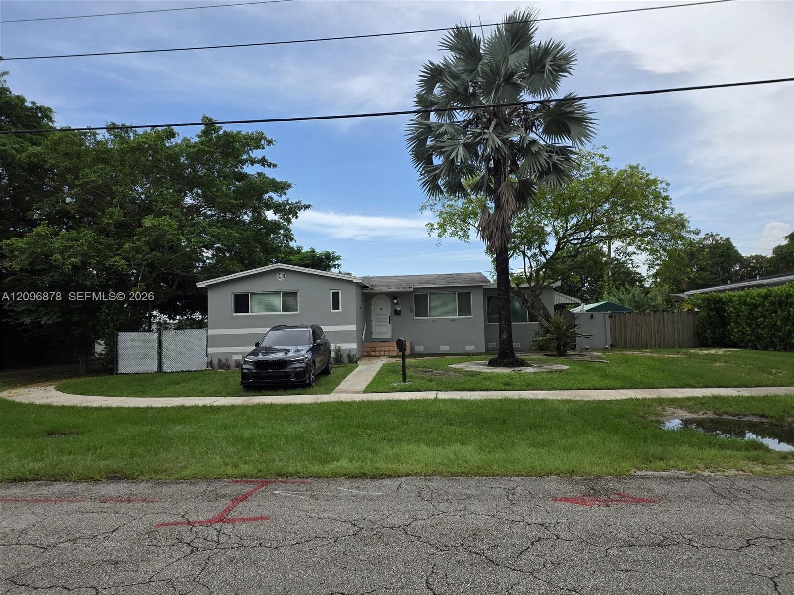 7930 SW 16th St photo 1