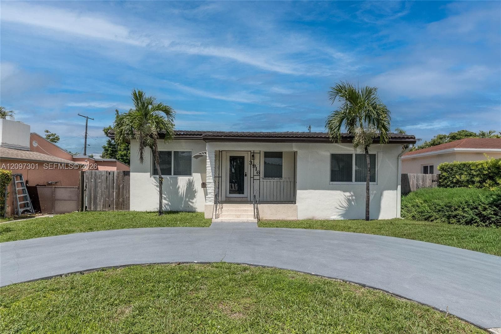 3916 SW 58th Ave photo 1