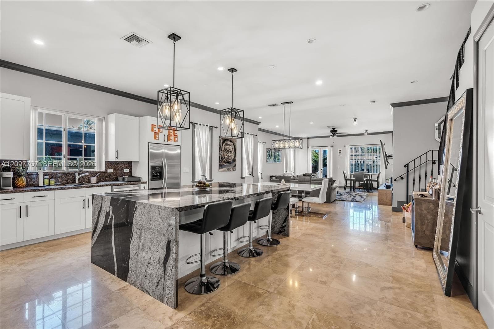 1207 SW 4th Ave #1 photo 1