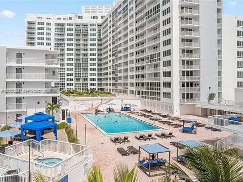 THE CARRIAGE HOUSE CONDO · #612 in Miami Beach - Photo 1