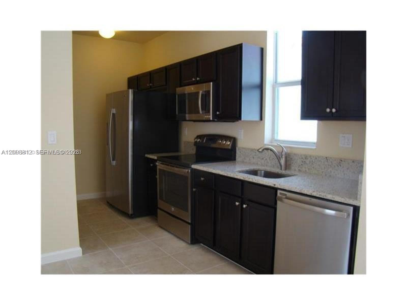 KENDALL COMMONS TOWNHOMES · #Studio in Miami - Photo 1