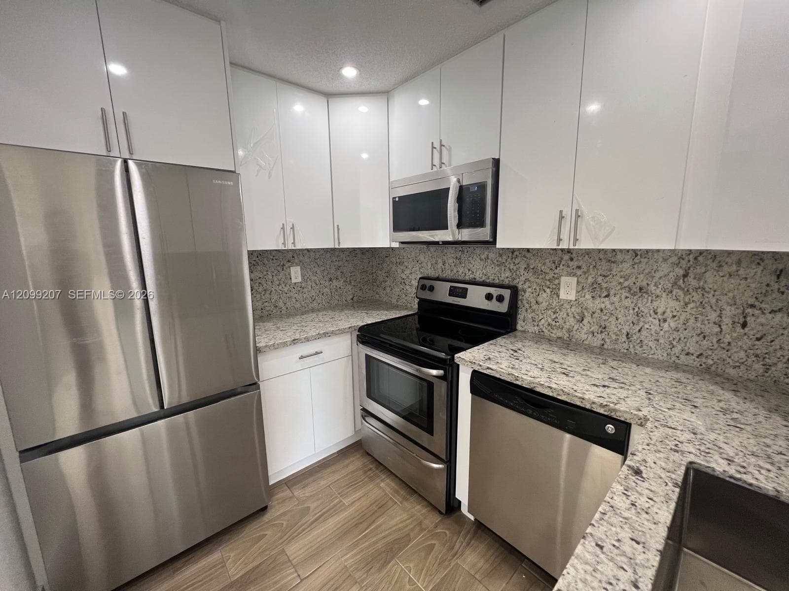 POINT LAKE CONDO I · #207 in Miami - Photo 1