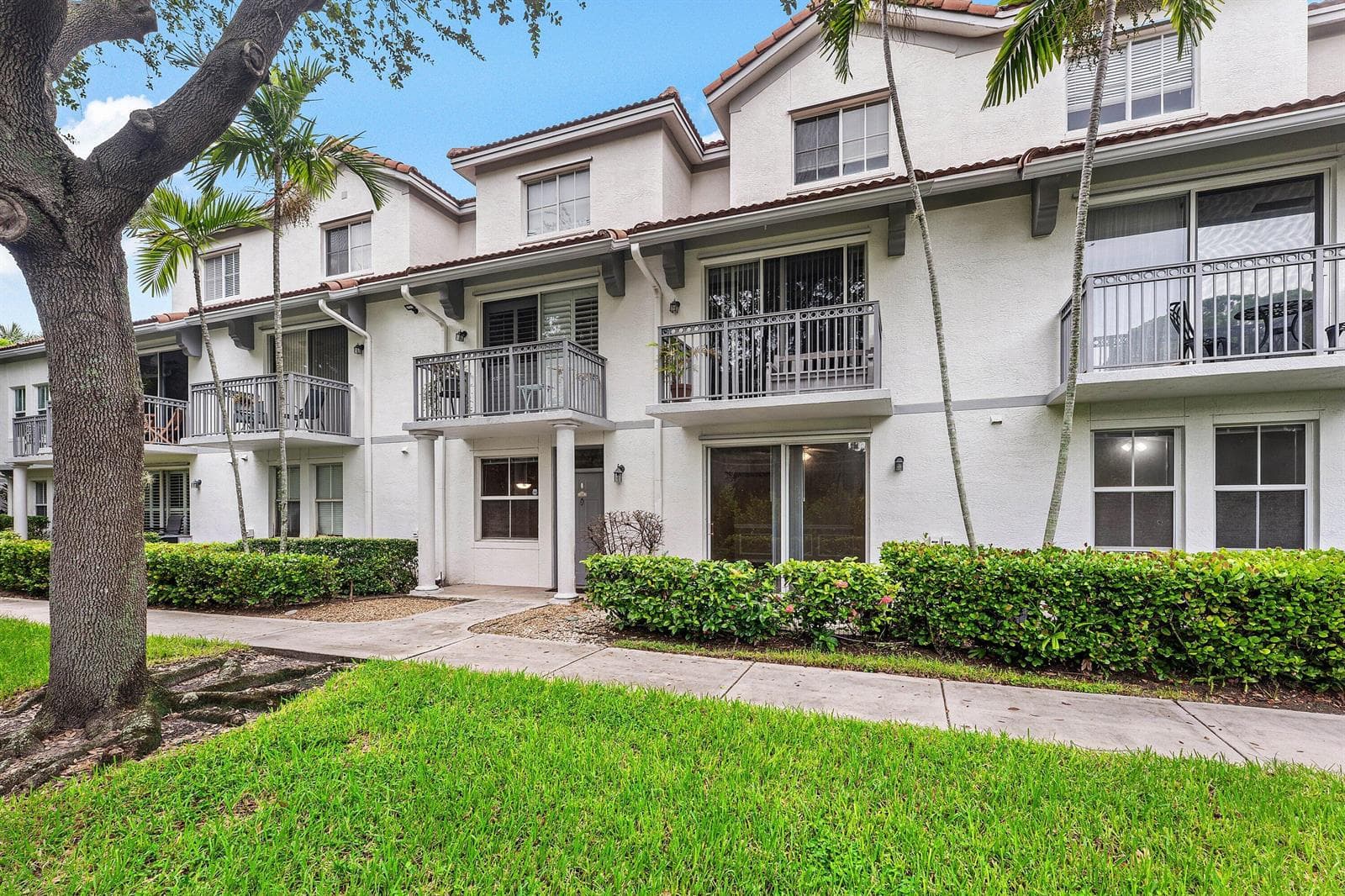 2030 Alta Meadows Lane #1211
